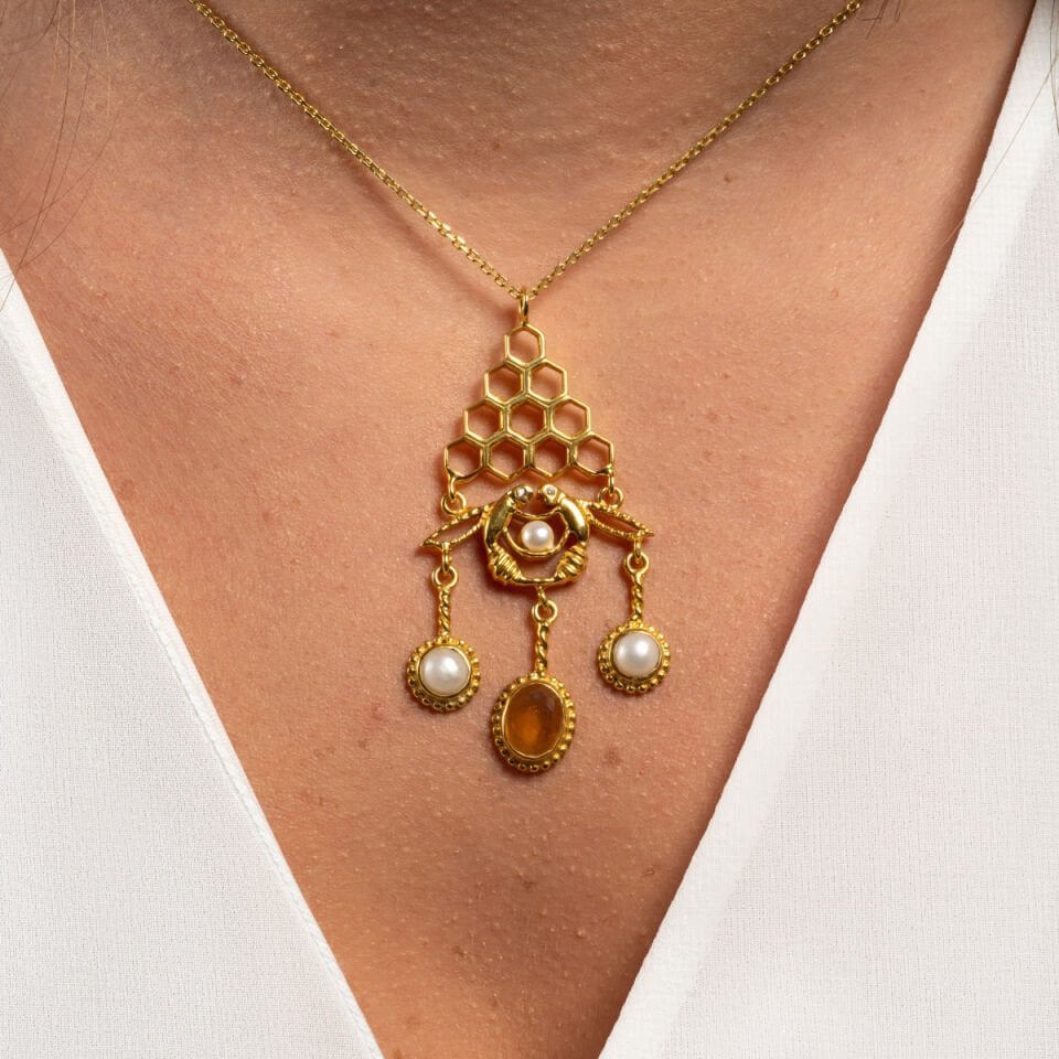 Malia Arı Kolye
