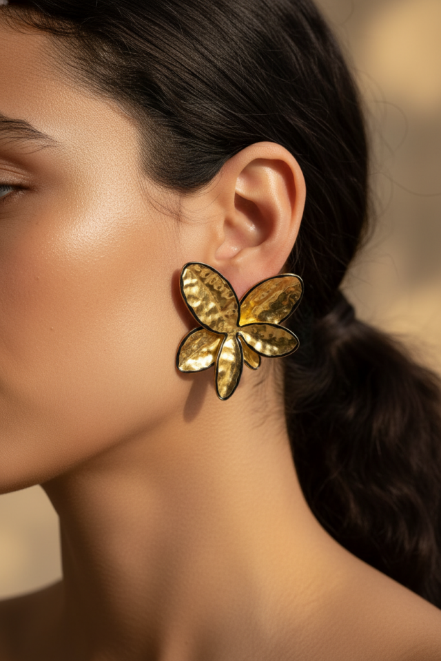 Kontürlü Atın Çiçek Küpe